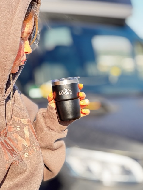 Stapelbare Becher in verschiedenen Farben