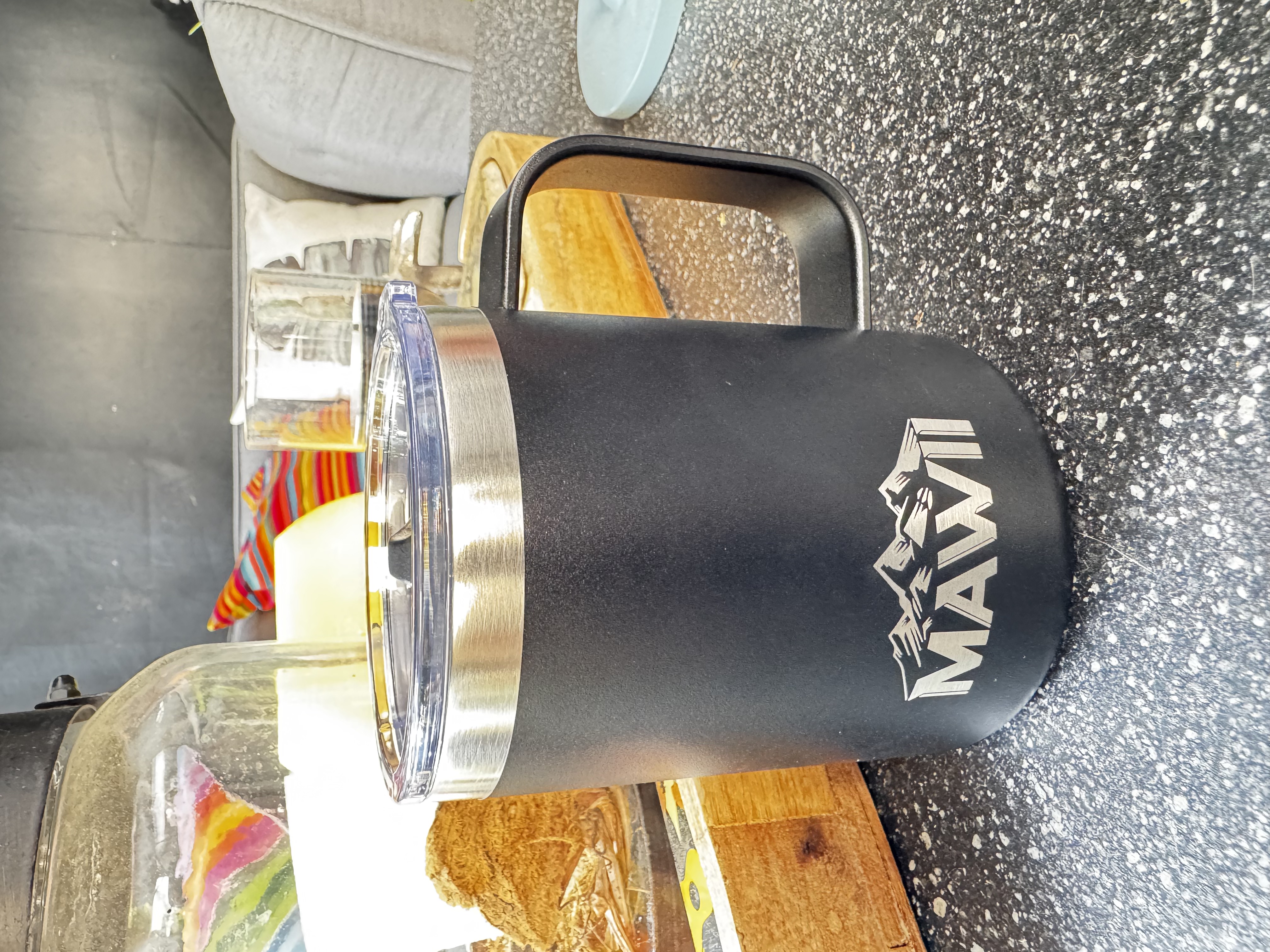 MAWII Edelstahl Kaffeebecher mit Henkel 350 ml *Black Edition*